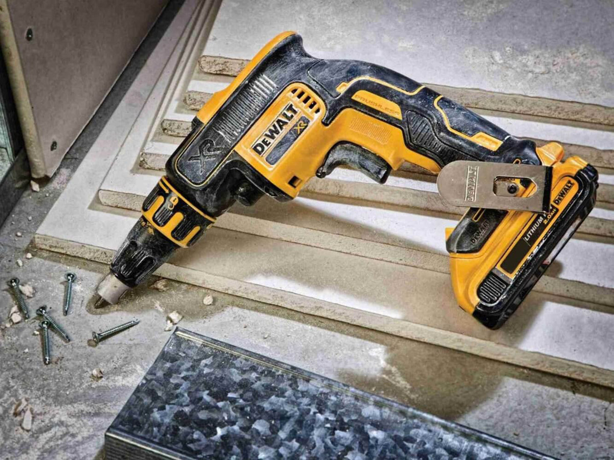 Pladur Atornilladora Combo DCF620 + 2 Baterías 2Ah + Láser DW088CG + Mochila Dewalt CPROF593