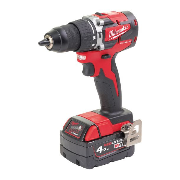 Taladro percutor compacto M18 + 2 bat 4Ah + cargador + maletín Milwaukee M18 CBLPD-402C