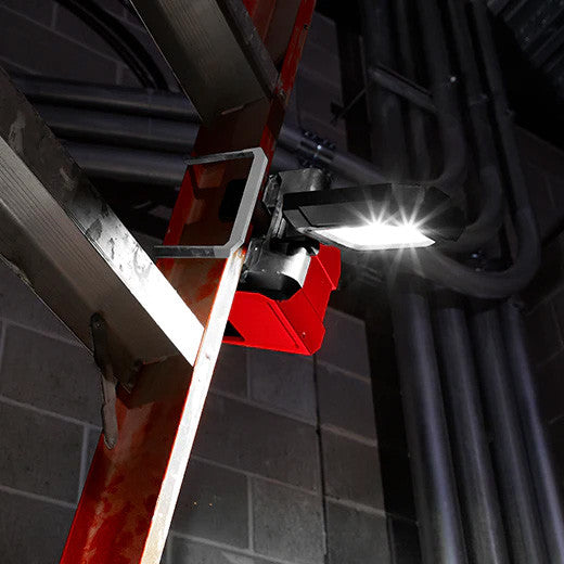 Luz de área pivotante Milwaukee M18 PAL-0