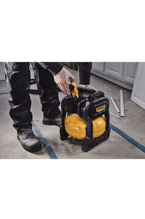 Compressor de ar Dewalt XR Flexvolt 18V 9,5L 0,4HP DCC1018N